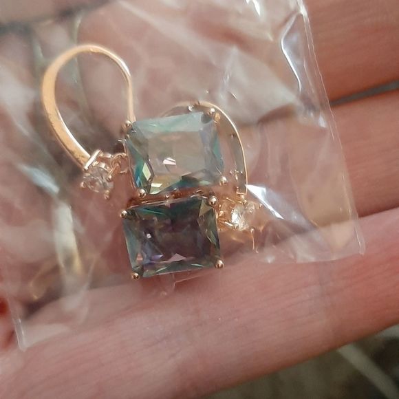 Rose gold 585 filled emerald cut alexandrite and crystal drop luxury earrings - Picture 4 of 4